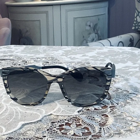 FENDI TRANSLUCENT SUNGLASSES - Picture 5 of 8